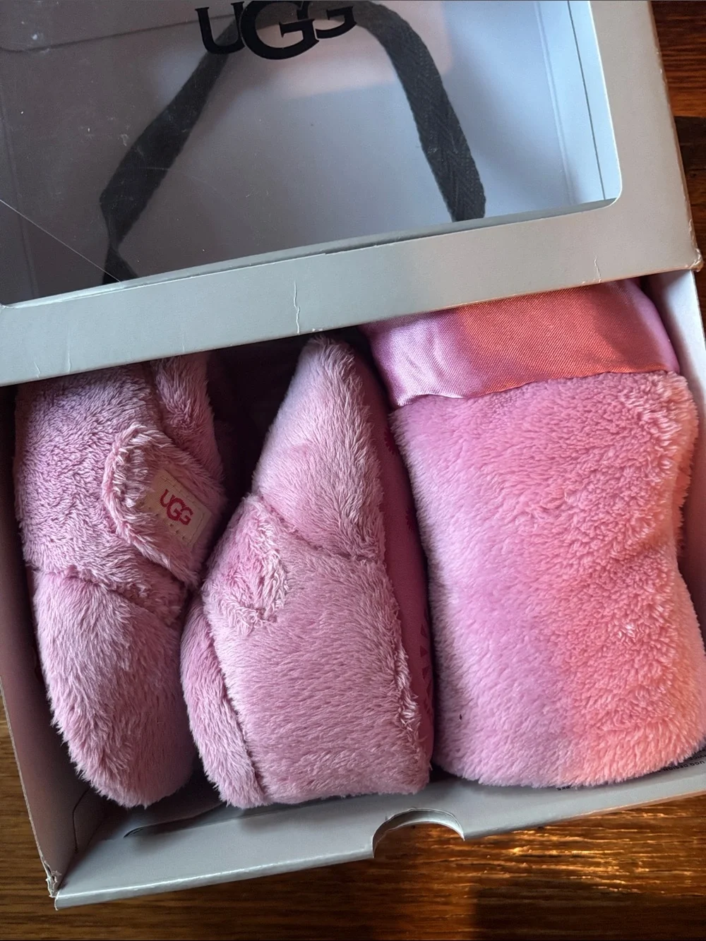 Baby UGG’s 4/5 set shoes and lovey